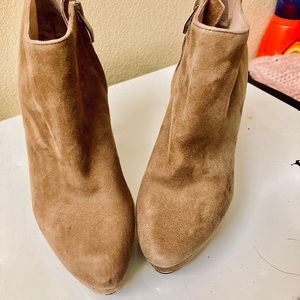 GENTLY Use Vince Camuto Tan Suede Booties Size 8.5
